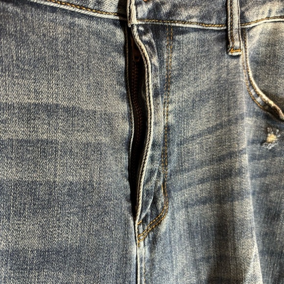 JUDY BLUE Sz 18 Distressed Mid Wash Flare Bottoms High Rise Jeans - Picture 11 of 14